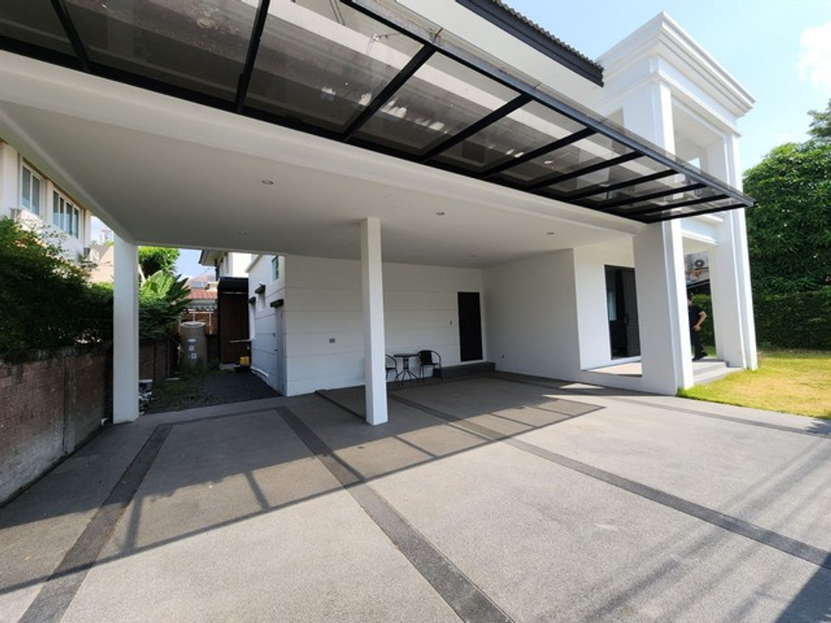 บ้านเดี่ยวให้เช่า 2 ชั้น ปรับปรุงใหม่ สไตล์ Modern ขนาด 93 ตารางวา 4 นอน มีเรือนรับรองแยก อยู่หลังเซ็นทรัล พระรามสอง