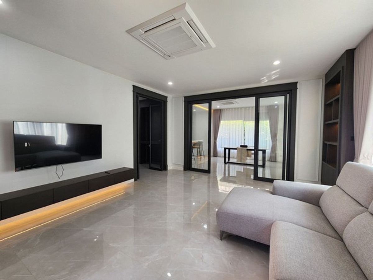 บ้านเดี่ยวให้เช่า 2 ชั้น ปรับปรุงใหม่ สไตล์ Modern ขนาด 93 ตารางวา 4 นอน มีเรือนรับรองแยก อยู่หลังเซ็นทรัล พระรามสอง