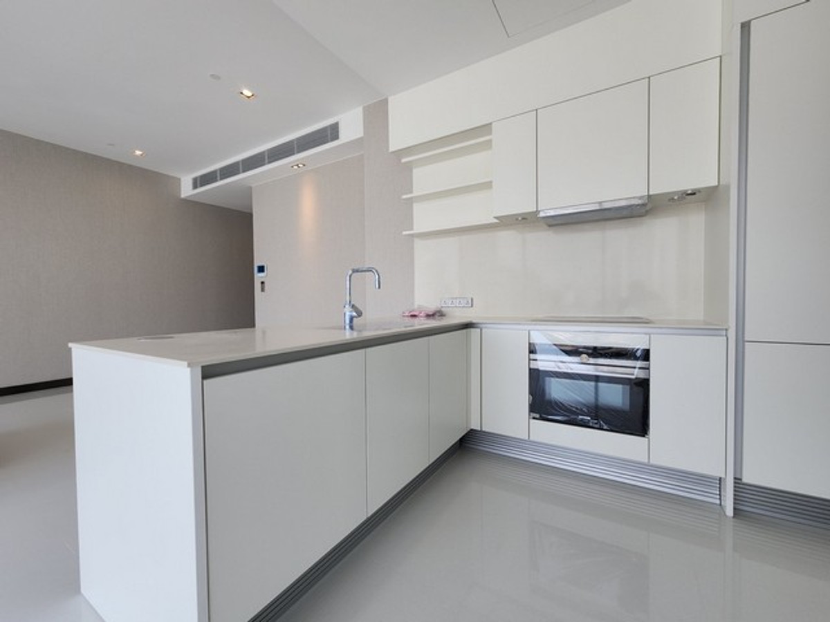 ให้เช่าคอนโด Q1 Sukhumvit ขนาด 3 นอน 197 ตรม. วิวโล่ง ห้องใหม่ ติด BTS นานา 0 เมตร