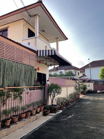 ขายบ้านเดี่ยว หมู่บ้านตะวันทอง 3 ขนาด 60 ตรว. 4 ห้องนอน 3 ห้องน้ำ บ้านพร้อมอยู่ แถมเฟอร์เจอร์ครบ