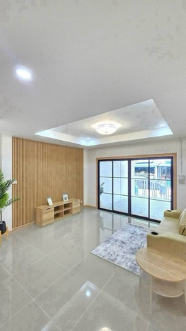 ขายทาวน์เฮาส์ 2 ชั้น หมู่บ้านปิยวรารมย์ เฟส1 พื้นที่ 16 ตรว.  3 ห้องนอน ทำเลดีใกล้ตลาดอิคิว