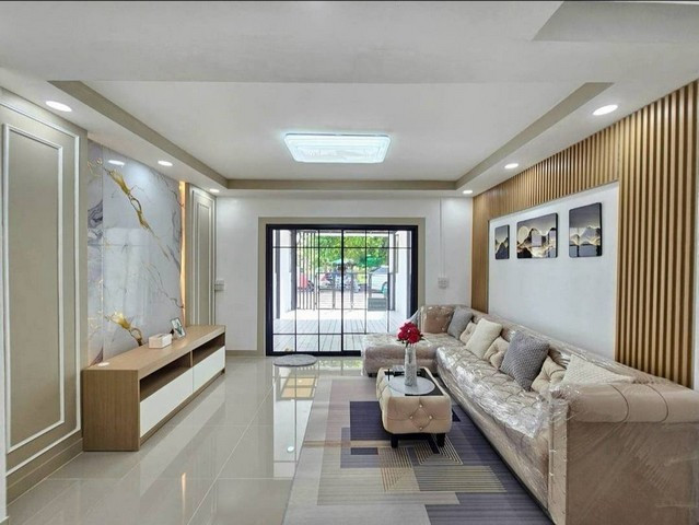 ขายทาวน์โฮม 2 ชั้น หมู่บ้านพร้อมจิต ซอยกัณตนา บางใหญ่  พื้นที่ 16.2 ตรว.  ใกล้เซ็นทรัลเวสเกต